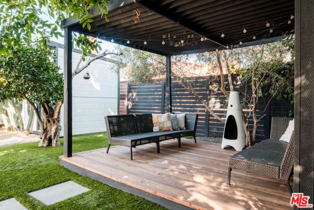 5922 4th Avenue, Los Angeles, CA 90043