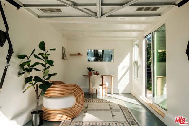 5922 4th Avenue, Los Angeles, CA 90043