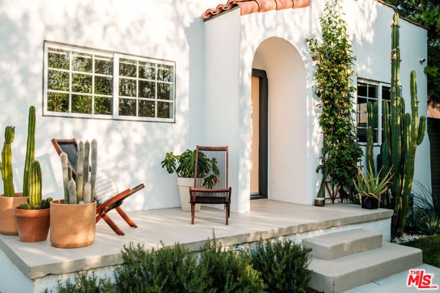 5922 4th Avenue, Los Angeles, CA 90043