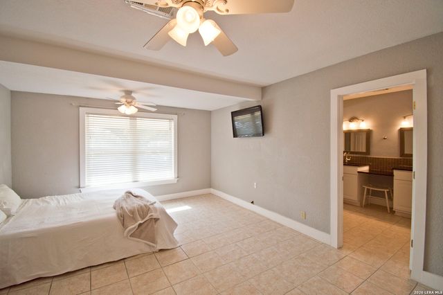 702 E Schubert, Fredericksburg, TX 78624