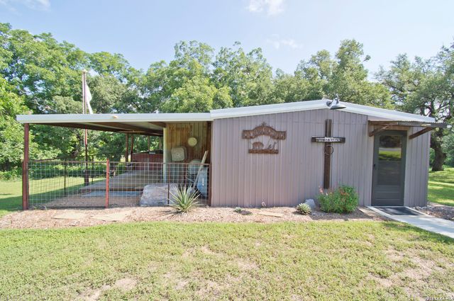 702 E Schubert, Fredericksburg, TX 78624