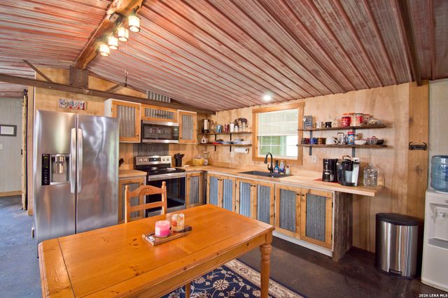 702 E Schubert, Fredericksburg, TX 78624