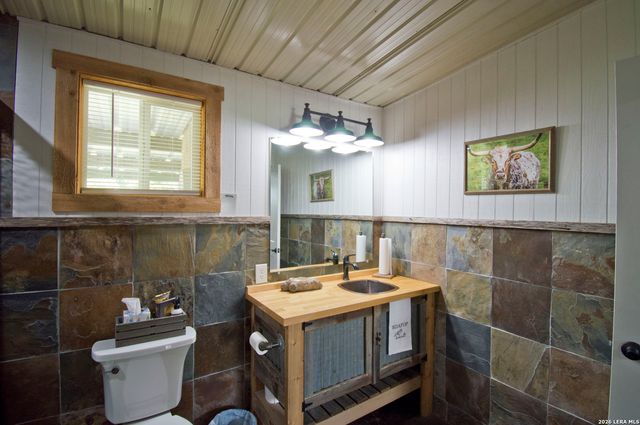 702 E Schubert, Fredericksburg, TX 78624