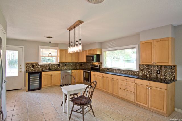 702 E Schubert, Fredericksburg, TX 78624