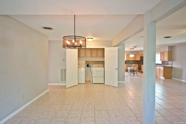 702 E Schubert, Fredericksburg, TX 78624