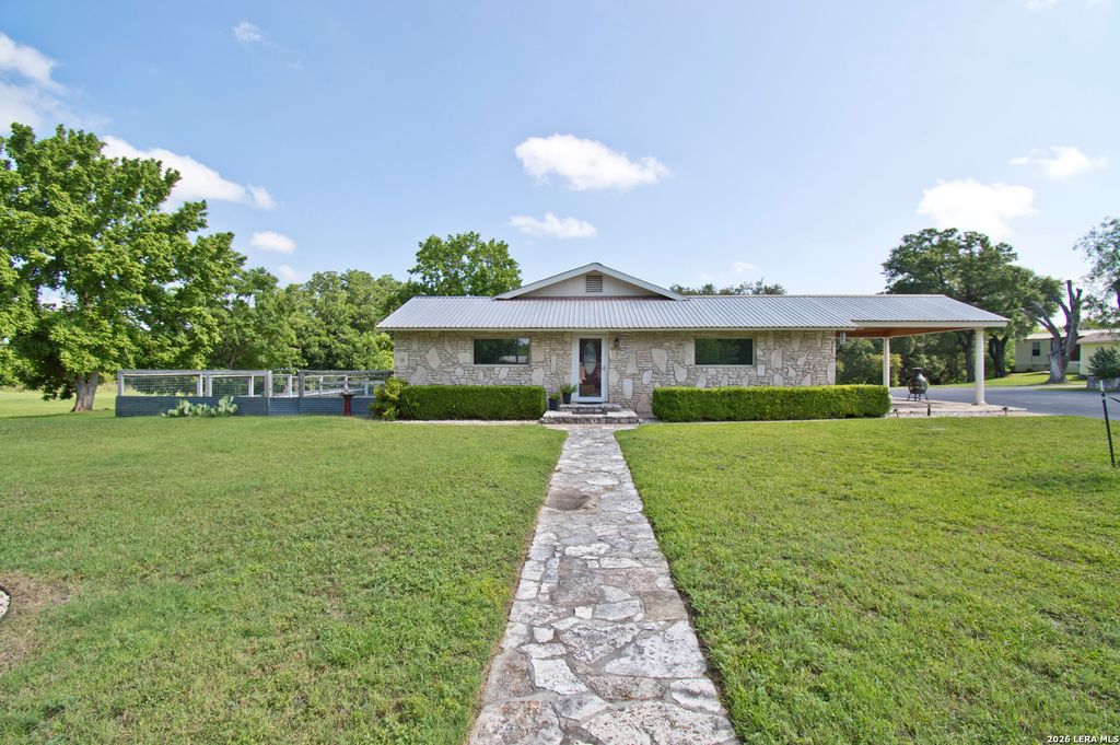 702 E Schubert, Fredericksburg, TX 78624