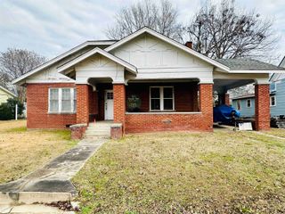 219 W COURT AVE, Selmer, TN 38375