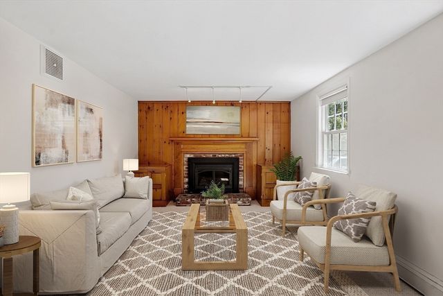54 Kemp St, Groton, MA 01450