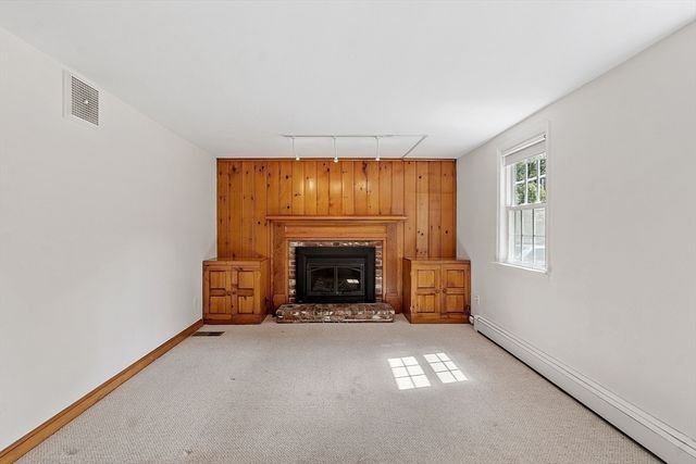 54 Kemp St, Groton, MA 01450