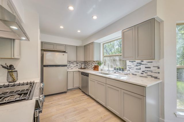 8304 Bradford Edward CV B, Austin, TX 78759