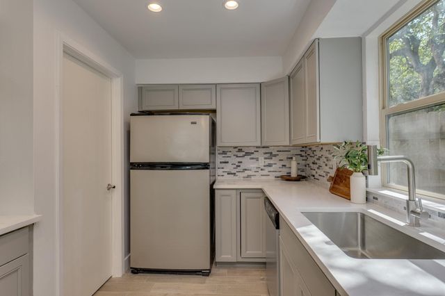 8304 Bradford Edward CV B, Austin, TX 78759