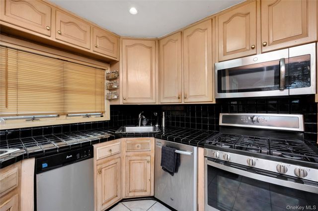 7042 173rd Street, Fresh Meadows, NY 11365