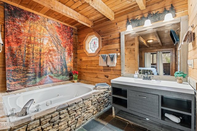 1716 Ridgecrest Drive, Sevierville, TN 37876