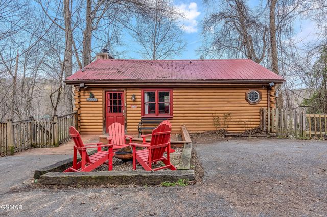 1716 Ridgecrest Drive, Sevierville, TN 37876