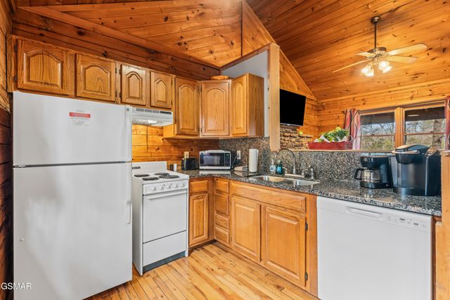 1716 Ridgecrest Drive, Sevierville, TN 37876