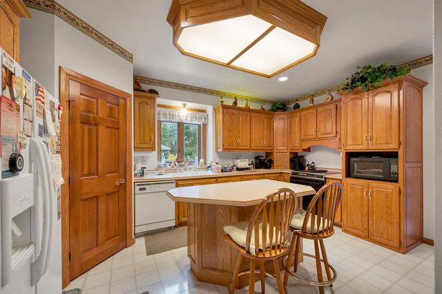1471 PARKWAY DRIVE, Green Bay, WI 54304