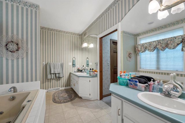 1471 PARKWAY DRIVE, Green Bay, WI 54304