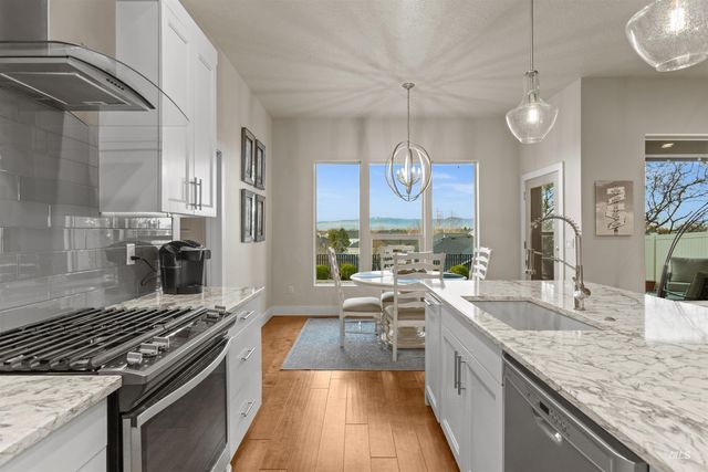 1112 E Wrightwood, Meridian, ID 83642