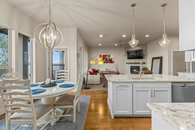 1112 E Wrightwood, Meridian, ID 83642