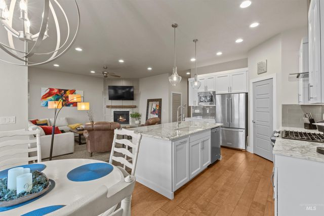 1112 E Wrightwood, Meridian, ID 83642