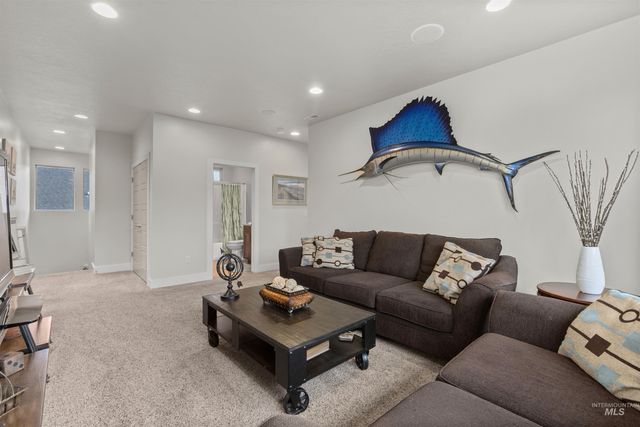 1112 E Wrightwood, Meridian, ID 83642