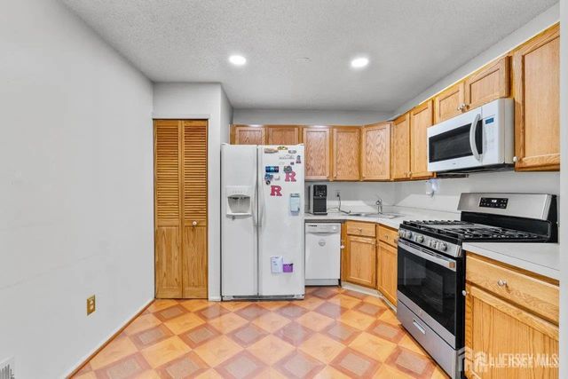 251 Kempsey Drive, North Brunswick, NJ 08902