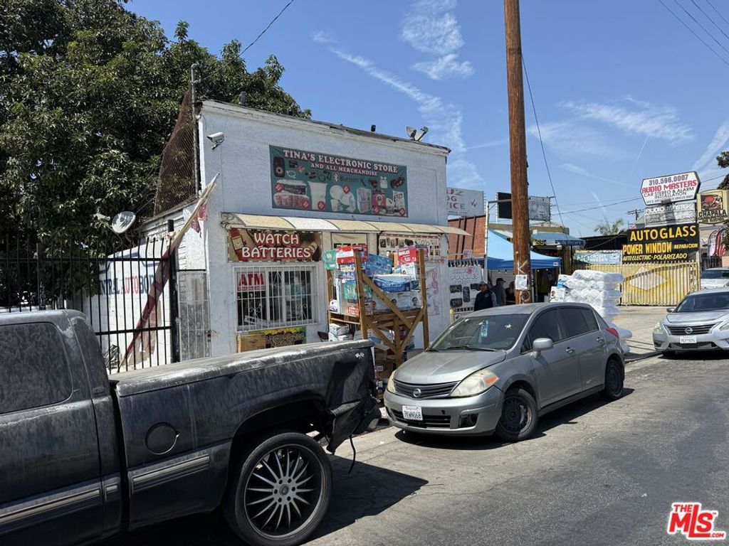 5717 S Central Avenue, Los Angeles, CA 90011 — photo 2