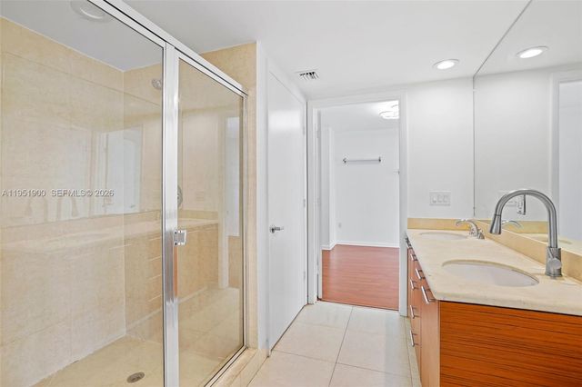 50 Biscayne Blvd 3102, Miami, FL 33132