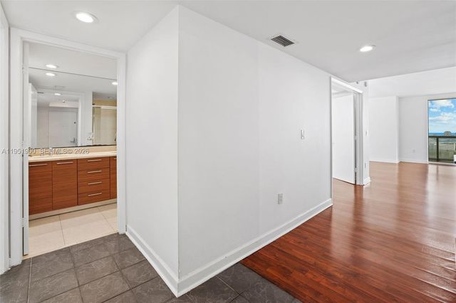 50 Biscayne Blvd 3102, Miami, FL 33132