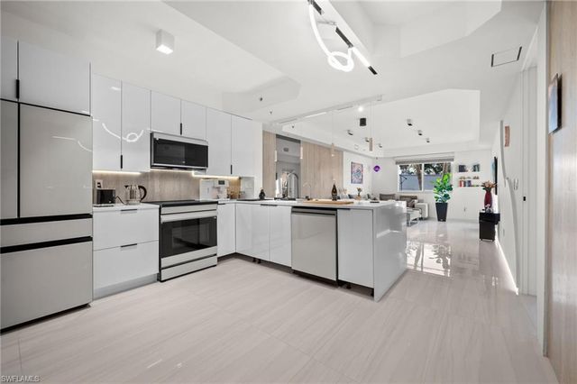 1100 Pine Ridge RD B103, Naples, FL 34108