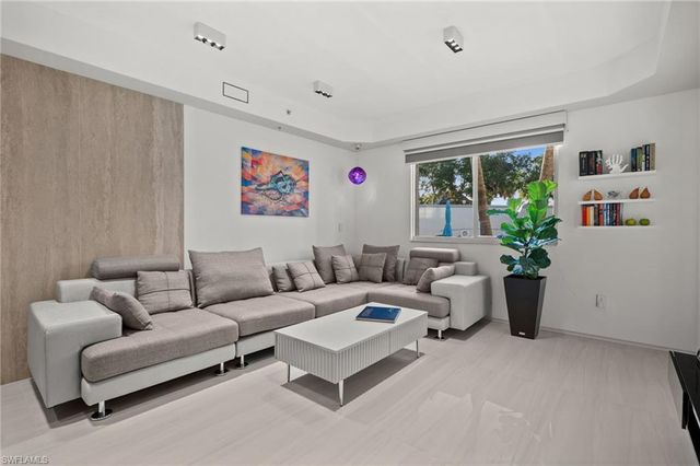 1100 Pine Ridge RD B103, Naples, FL 34108