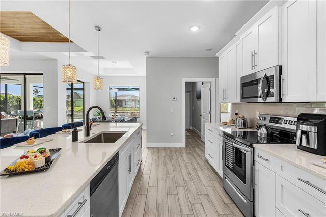 828 SW 28th ST, Cape Coral, FL 33914