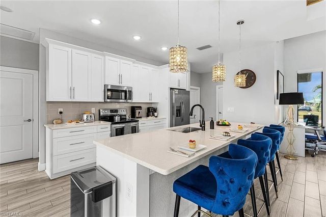 828 SW 28th ST, Cape Coral, FL 33914