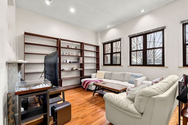 113 W Dedham St 113, Boston, MA 02118