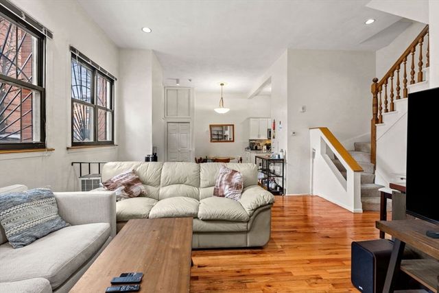 113 W Dedham St 113, Boston, MA 02118