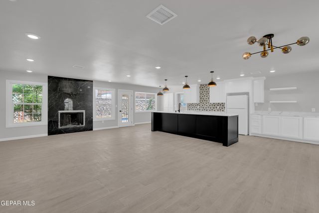 326 Bright Water Lane, El Paso, TX 79912