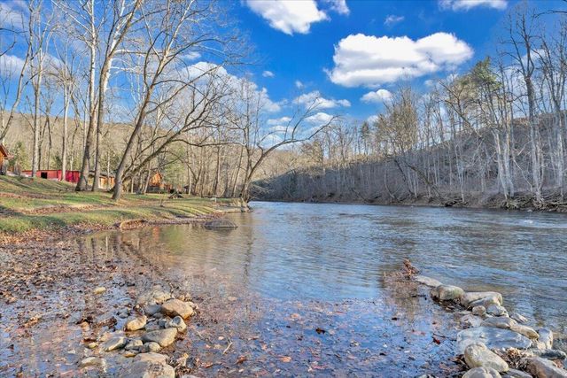 S 252 River RD, Covington, VA 24426