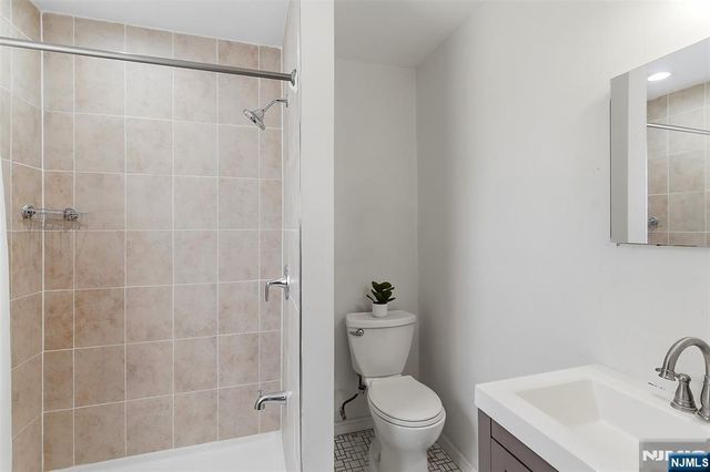 45 Avenue B, Lodi, NJ 07644