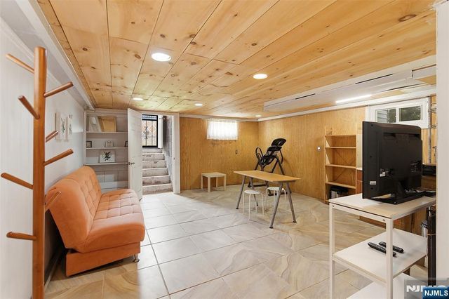45 Avenue B, Lodi, NJ 07644