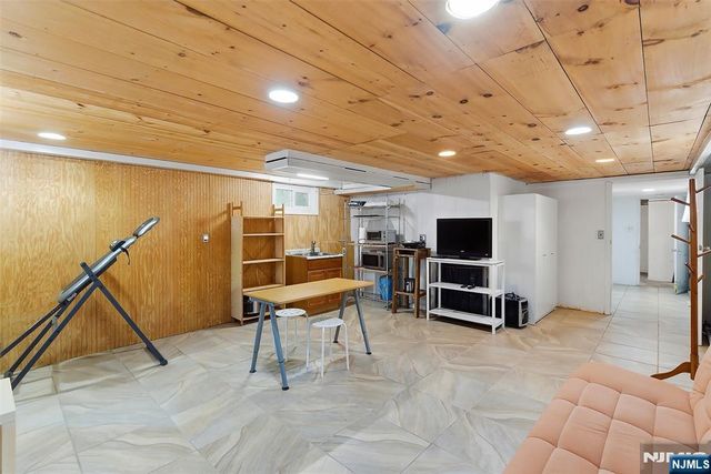 45 Avenue B, Lodi, NJ 07644