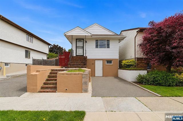45 Avenue B, Lodi, NJ 07644