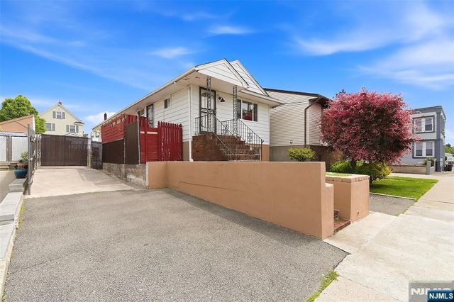 45 Avenue B, Lodi, NJ 07644