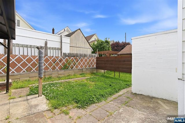 45 Avenue B, Lodi, NJ 07644