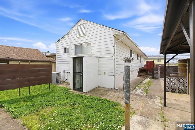 45 Avenue B, Lodi, NJ 07644