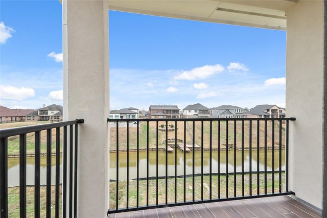 136 Peninsula Point Drive, Montgomery, TX 77356