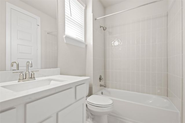 136 Peninsula Point Drive, Montgomery, TX 77356