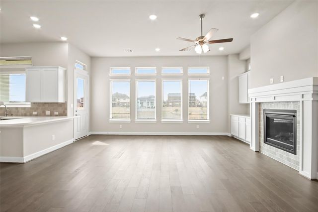 136 Peninsula Point Drive, Montgomery, TX 77356