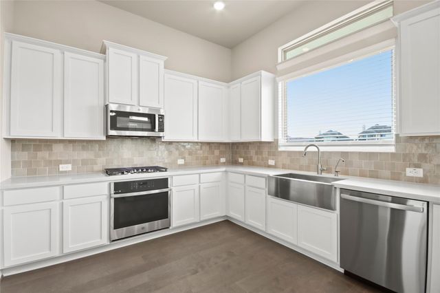 136 Peninsula Point Drive, Montgomery, TX 77356