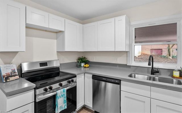 415 WOODSWAY Drive, Lexington, NC 27292