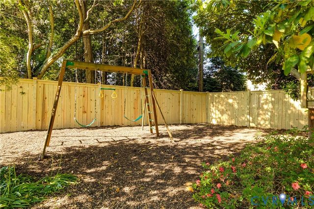 326 Oak Ln, Richmond, VA 23226
